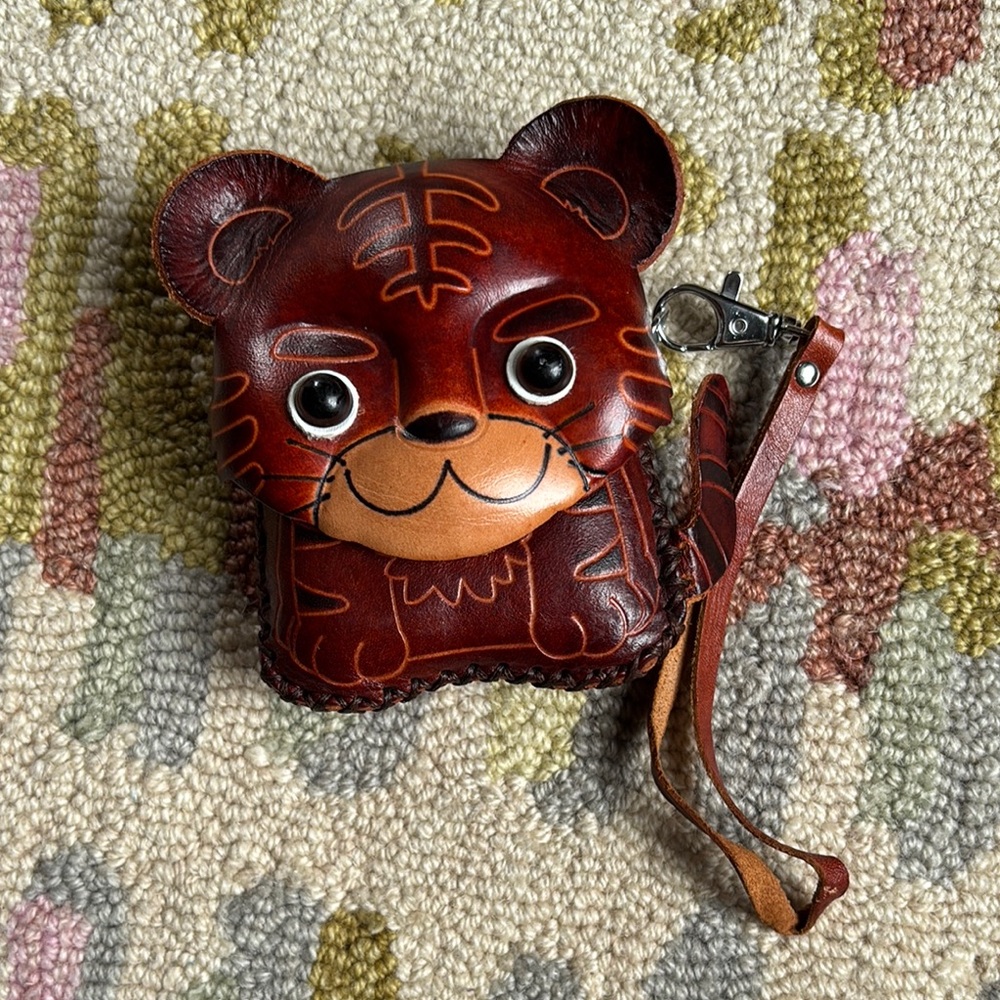 Darling little hand tooled Leather Tiger small purse/bag/zip pouch - Picture 2 of 12